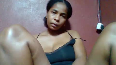 Snapshot of rovaelyah chatting on February 19, 2026, 5:25 am rovaelyah online show from February 19, 2026, 5:25 am