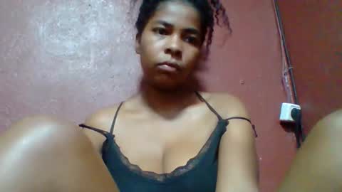 Snapshot of rovaelyah chatting on March 5, 2026, 3:24 am rovaelyah online show from March 5, 2026, 3:24 am