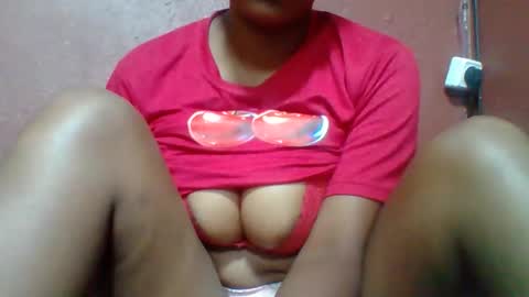 Snapshot of rovaelyah chatting on March 11, 2026, 4:18 am rovaelyah online show from March 11, 2026, 4:18 am