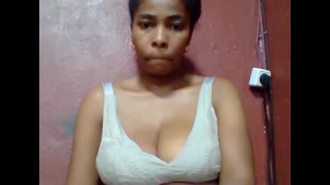 Snapshot of rovaelyah chatting on March 15, 2026, 2:28 am rovaelyah online show from March 15, 2026, 2:28 am