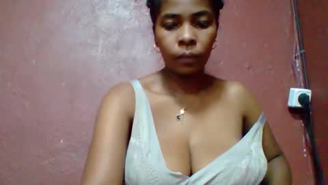 rovaelyah online show from March 28, 2026, 3:06 am