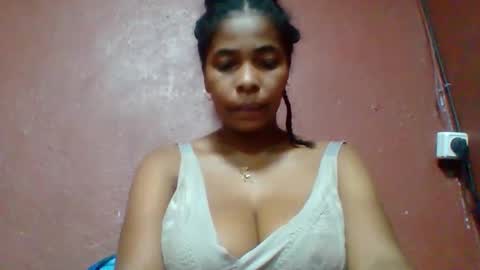 rovaelyah online show from March 29, 2026, 3:17 am