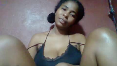 rovaelyah online show from April 30, 2026, 3:46 am