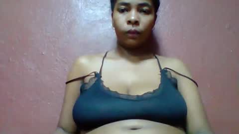 rovaelyah online show from May 5, 2026, 3:14 am