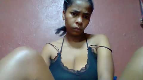 rovaelyah online show from May 6, 2026, 2:29 am