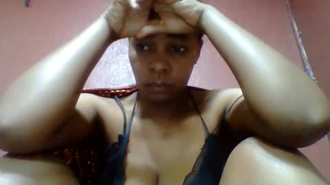 rovaelyah online show from May 7, 2026, 2:28 am