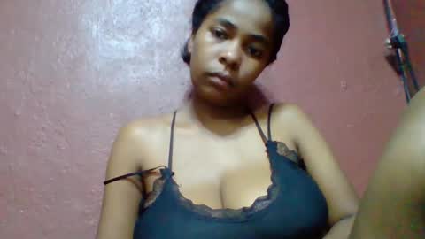 rovaelyah online show from May 9, 2026, 5:01 am