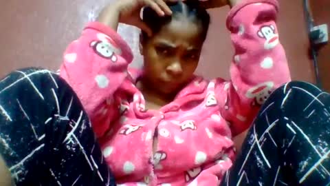 rovaelyah online show from June 17, 2026, 5:43 am