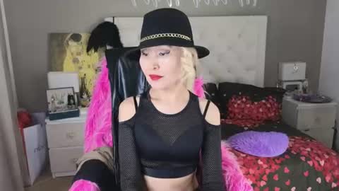 Roxalana online show from June 11, 2026, 9:40 am