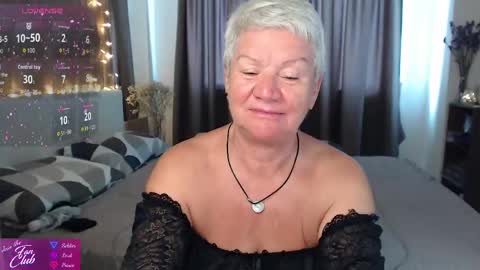 Snapshot of roxana_brooks chatting on May 23, 2026, 1:44 am Roxana online show from May 23, 2026, 1:44 am