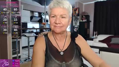 Snapshot of roxana_brooks chatting on June 17, 2026, 8:28 am Roxana online show from June 17, 2026, 8:28 am