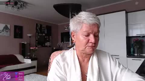 Snapshot of roxana_brooks chatting on August 4, 2026, 6:38 am Roxana online show from August 4, 2026, 6:38 am