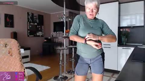 Snapshot of roxana_brooks chatting on August 8, 2026, 8:27 am Roxana online show from August 8, 2026, 8:27 am