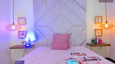 Snapshot of roxana_mill chatting on September 26, 2025, 6:23 pm Roxana online show from September 26, 2025, 6:23 pm