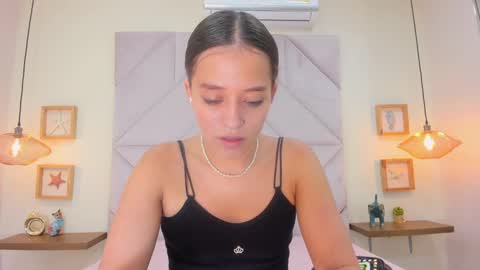 Snapshot of roxana_mill chatting on October 5, 2025, 7:01 pm Roxana online show from October 5, 2025, 7:01 pm