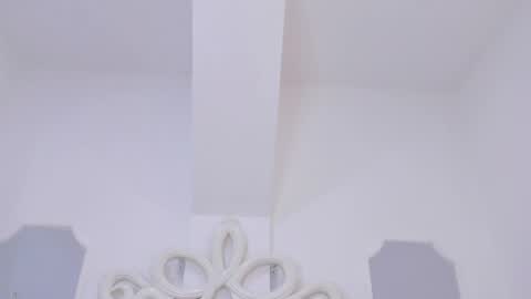 roxana_scott1 online show from April 24, 2026, 3:42 am