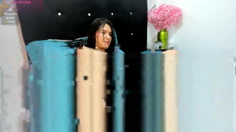 roxanaborns online show from May 11, 2026, 4:04 pm