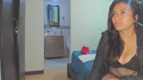 roxanasexy2025 online show from March 7, 2025, 12:01 pm
