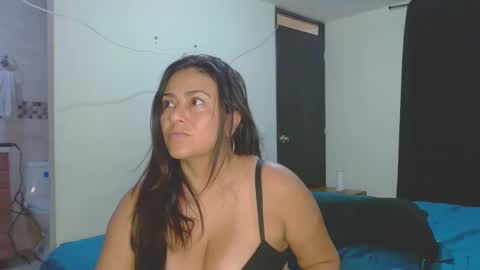 roxanasexy2025 online show from October 19, 2025, 1:34 pm