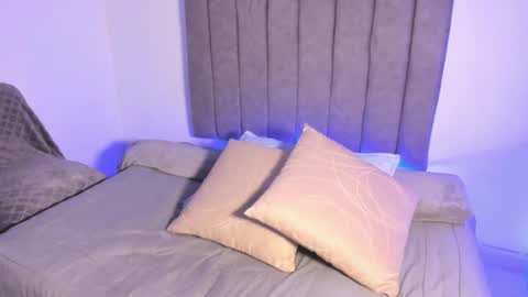 Roxane online show from November 23, 2025, 6:46 am