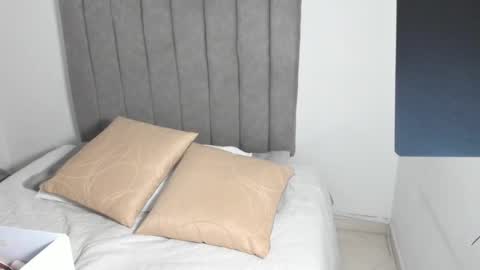 Roxane online show from December 2, 2025, 11:15 am