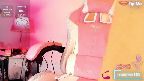 Snapshot of roxaneevans_ chatting on January 20, 2025, 10:18 am Roxane  online show from January 20, 2025, 10:18 am