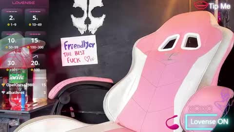 Snapshot of roxaneevans_ chatting on March 10, 2025, 1:10 pm Roxane  online show from March 10, 2025, 1:10 pm