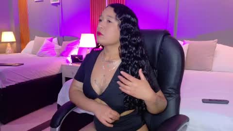 Roxaneva online show from April 19, 2026, 3:39 am