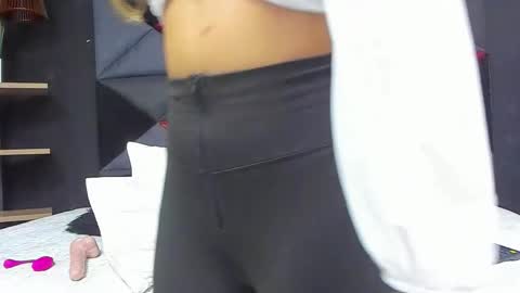 roxanne_evan online show from September 9, 2025, 1:16 am
