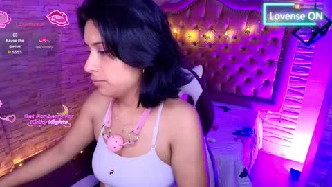 roxanne_han online show from November 28, 2025, 11:46 am