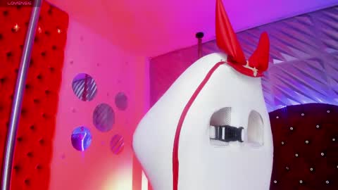 roxanne_han online show from April 26, 2026, 3:04 am