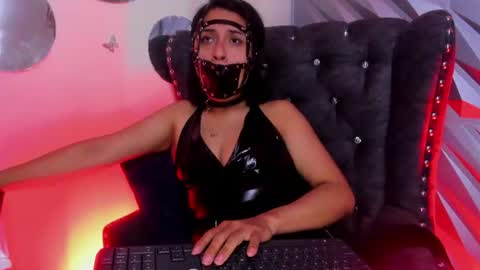 Snapshot of roxanne_han chatting on July 5, 2026, 4:25 pm roxanne_han online show from July 5, 2026, 4:25 pm