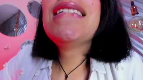 Snapshot of roxanne_han chatting on July 6, 2026, 3:03 pm roxanne_han online show from July 6, 2026, 3:03 pm