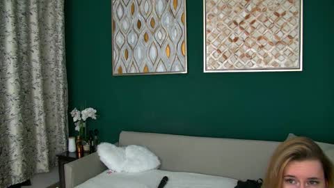 Snapshot of roxanne_joy chatting on February 22, 2026, 5:19 am Roxanne online show from February 22, 2026, 5:19 am