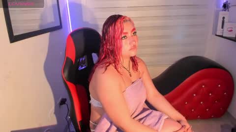 Snapshot of roxanne_morelli chatting on April 23, 2026, 12:29 pm roxanne online show from April 23, 2026, 12:29 pm