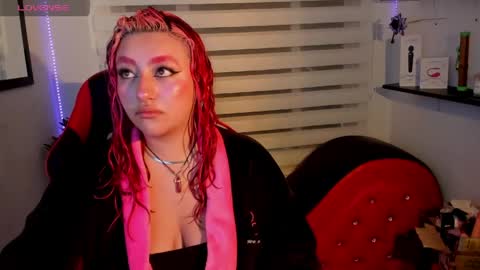 Snapshot of roxanne_morelli chatting on April 25, 2026, 12:19 pm roxanne online show from April 25, 2026, 12:19 pm