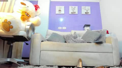 Snapshot of roxanneevans_ chatting on September 17, 2025, 1:02 pm Roxanne evans Schedule 700 -1400GTM-5 online show from September 17, 2025, 1:02 pm