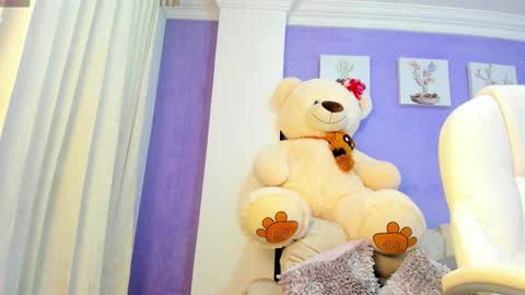 Snapshot of roxanneevans_ chatting on October 24, 2025, 1:07 pm Roxanne evans Schedule 700 -1400GTM-5 online show from October 24, 2025, 1:07 pm