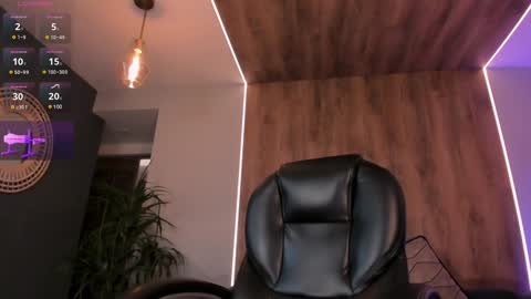 Roxanne Hill  online show from December 19, 2024, 3:19 pm