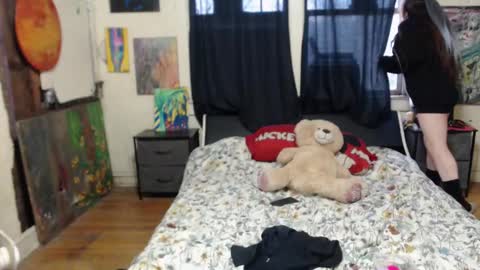 Snapshot of roxanneroulette chatting on January 17, 2025, 11:07 pm Silver online show from January 17, 2025, 11:07 pm