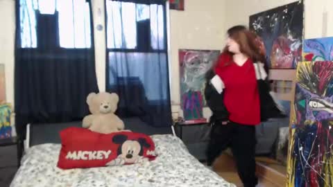 Snapshot of roxanneroulette chatting on January 19, 2025, 11:21 pm Silver online show from January 19, 2025, 11:21 pm