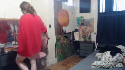 Snapshot of roxanneroulette chatting on February 8, 2025, 11:34 pm Silver online show from February 8, 2025, 11:34 pm