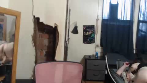 Snapshot of roxanneroulette chatting on March 6, 2025, 1:03 pm Silver online show from March 6, 2025, 1:03 pm