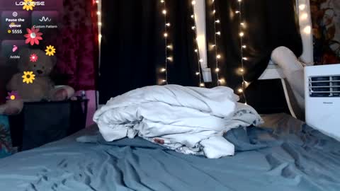 Snapshot of roxanneroulette chatting on July 13, 2026, 1:52 am Silver online show from July 13, 2026, 1:52 am