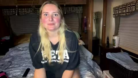 roxannewilde online show from June 20, 2026, 3:31 am