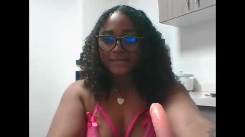 Snapshot of roxie_alicia0087 chatting on October 31, 2025, 6:20 pm SamJones  online show from October 31, 2025, 6:20 pm