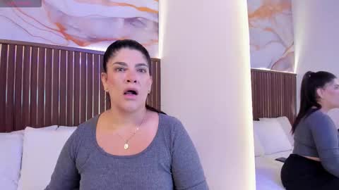 Snapshot of roxie_ns chatting on October 10, 2025, 11:42 am Roxie  online show from October 10, 2025, 11:42 am