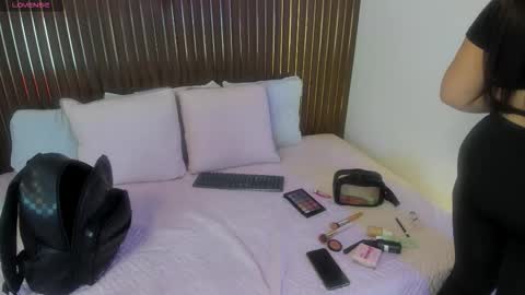Snapshot of roxie_ns chatting on October 16, 2025, 12:06 pm Roxie  online show from October 16, 2025, 12:06 pm