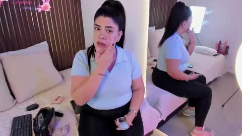 Snapshot of roxie_ns chatting on October 18, 2025, 11:44 am Roxie  online show from October 18, 2025, 11:44 am