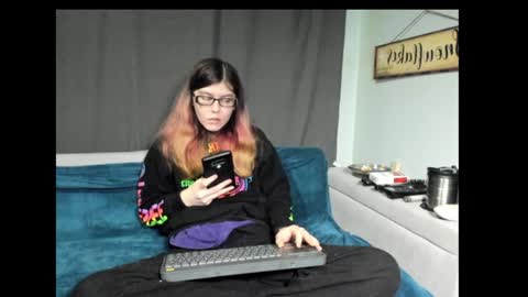 roxihazeleyes online show from January 10, 2025, 10:17 am